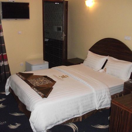 דואלה Mbayaville Hotel מראה חיצוני תמונה