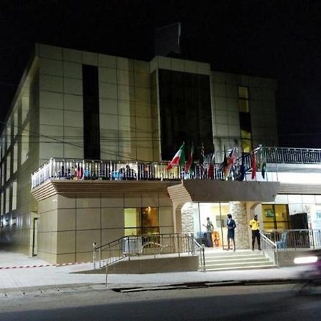 דואלה Mbayaville Hotel מראה חיצוני תמונה