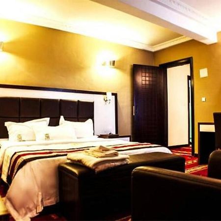 דואלה Mbayaville Hotel מראה חיצוני תמונה
