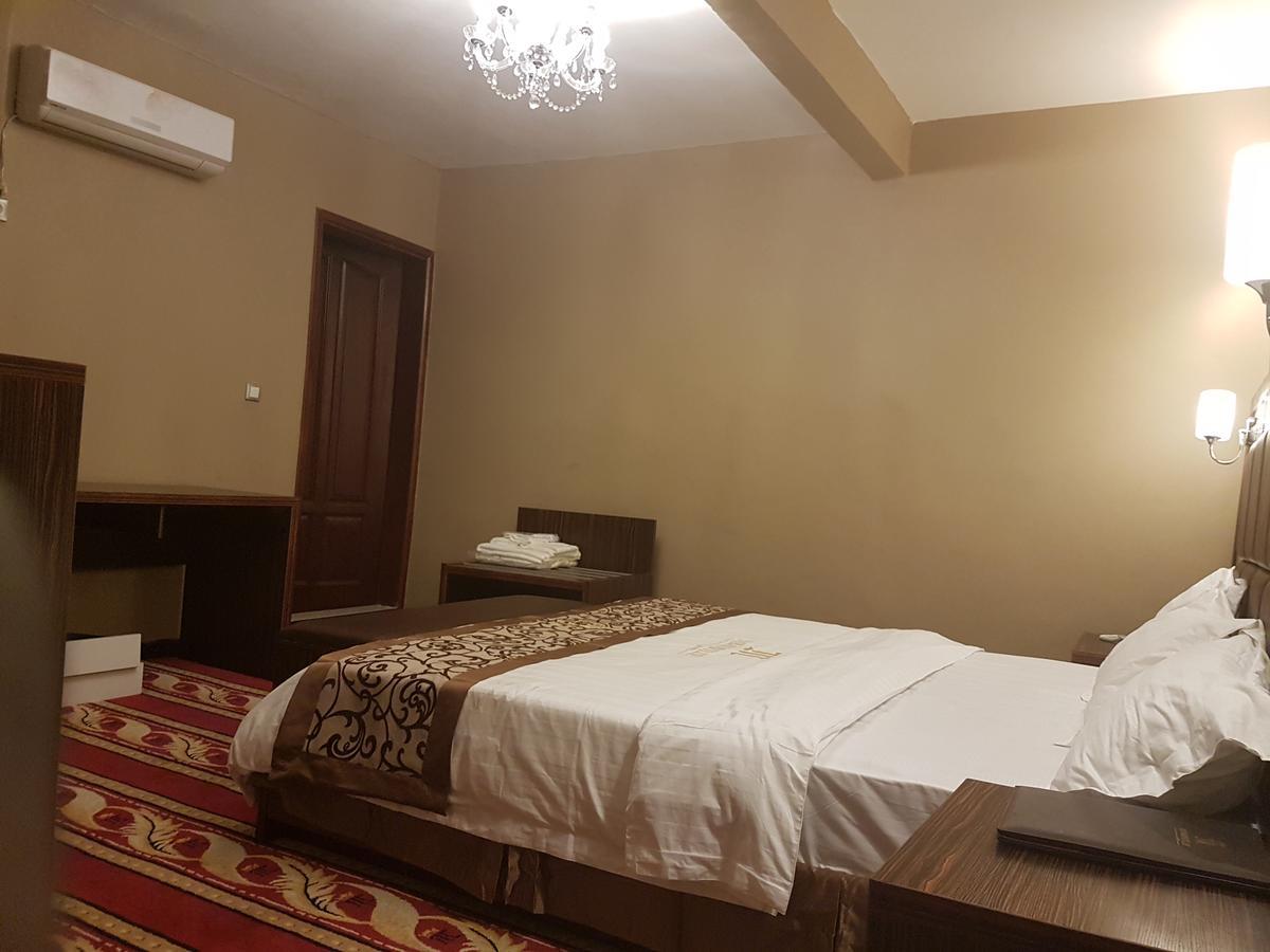 דואלה Mbayaville Hotel מראה חיצוני תמונה
