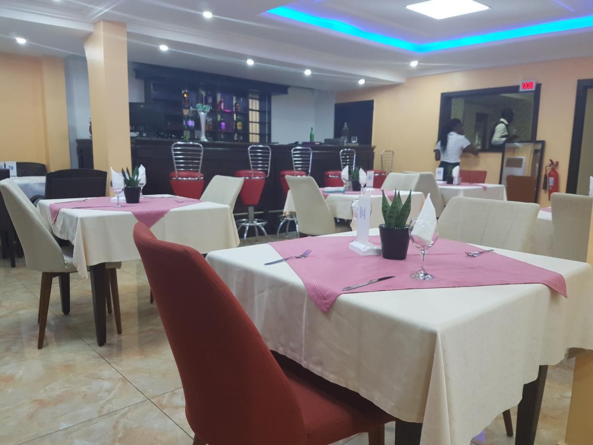 דואלה Mbayaville Hotel מראה חיצוני תמונה
