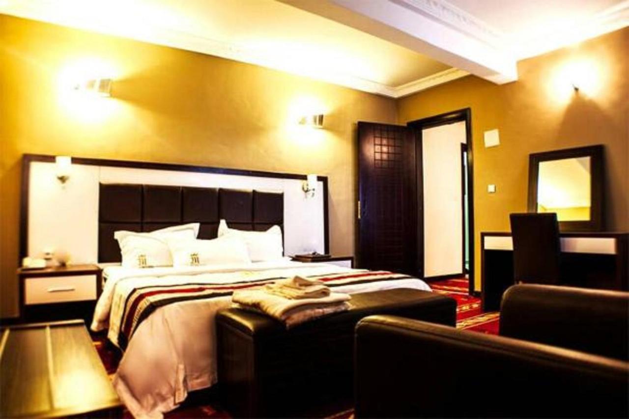 דואלה Mbayaville Hotel מראה חיצוני תמונה